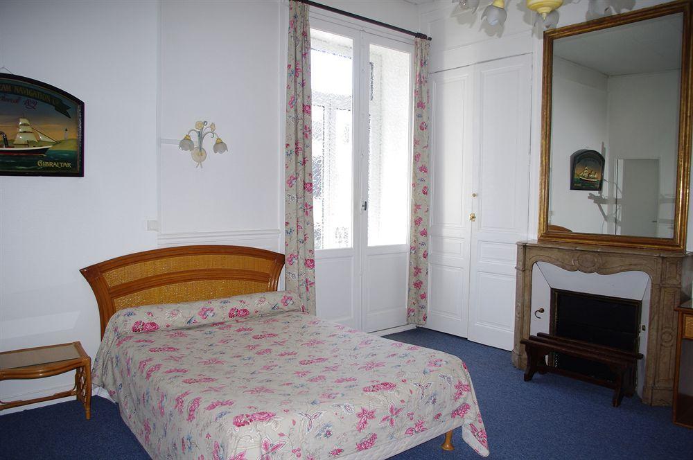H\u00F4tel de la Paix Hotel Limoges Exterior foto